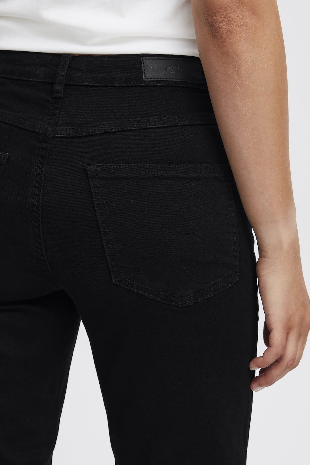 Black Cropped Jeans