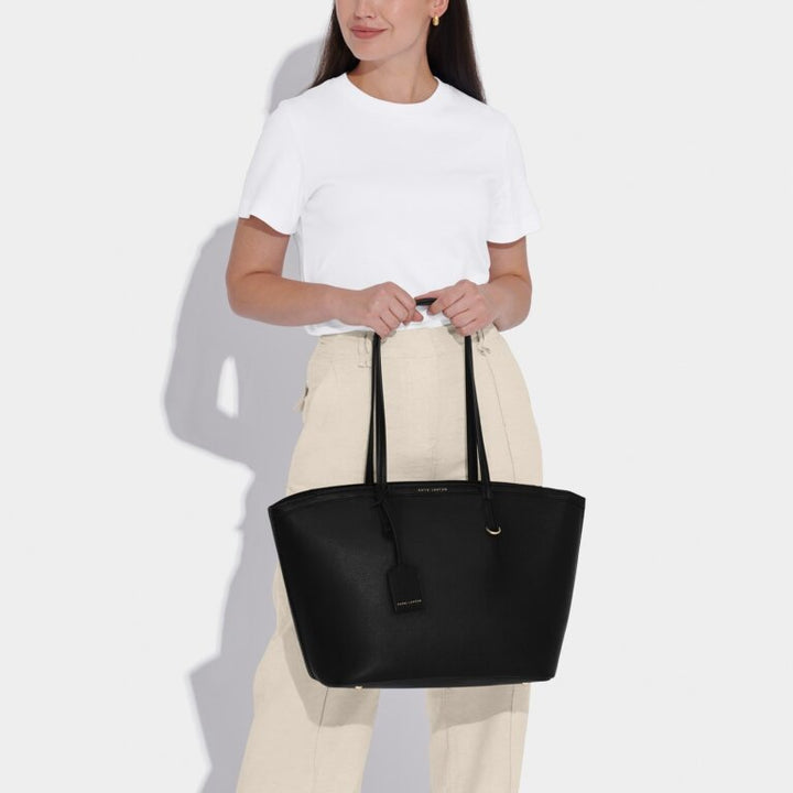 Travel tote in black