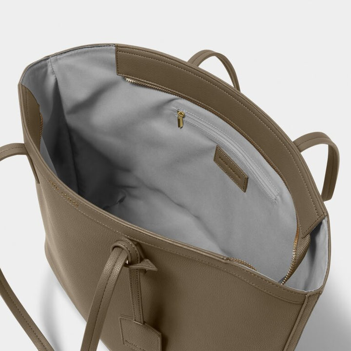 Travel tote in Mink