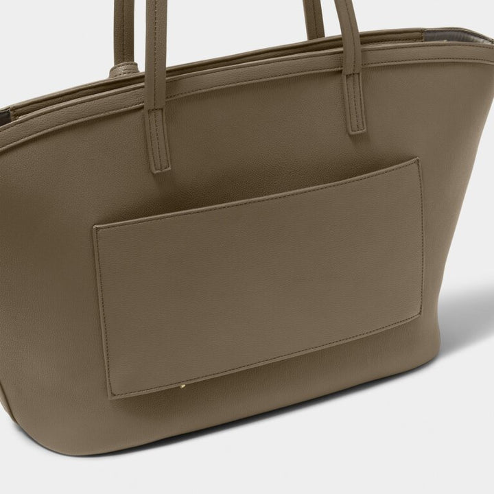 Travel tote in Mink