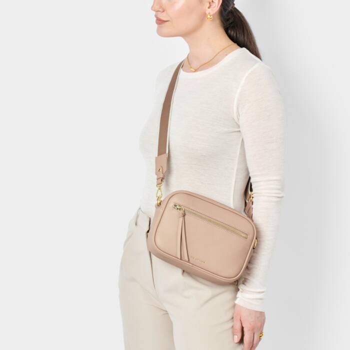 Hallie cross body bag medium in Nude pink