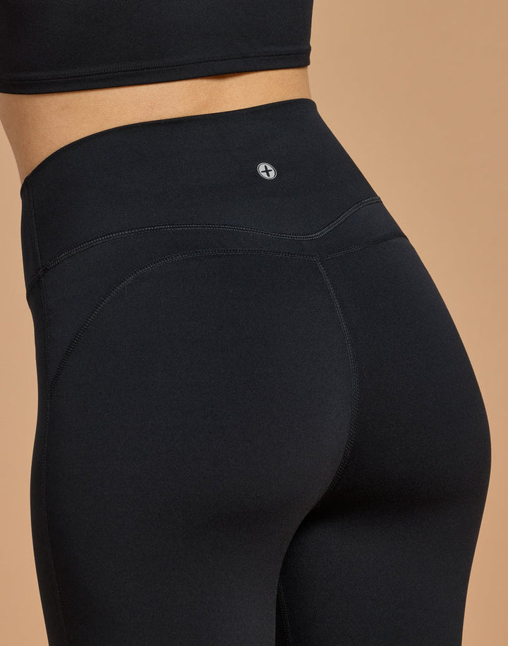 Relentless 7/8 Legging in Black
£65.00