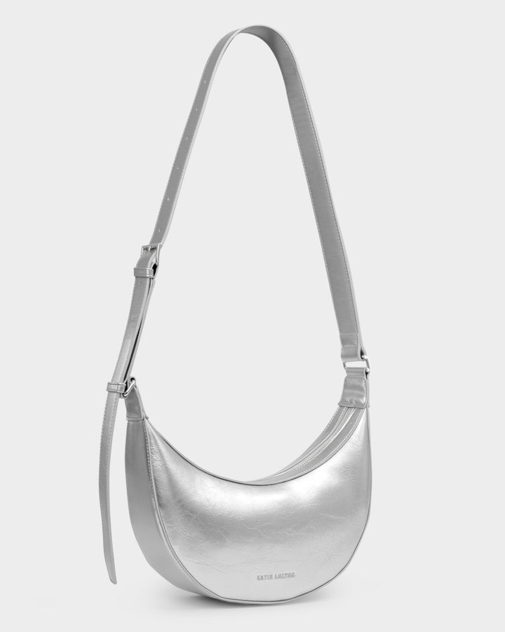 Amina patent cracke sling bag in silver