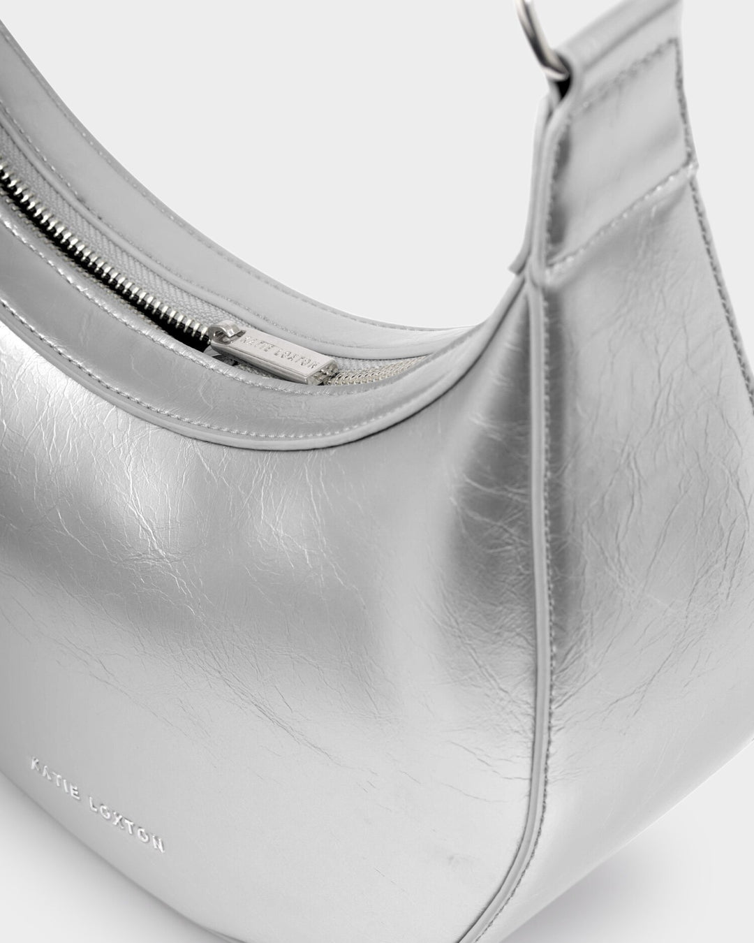 Amina patent cracke sling bag in silver