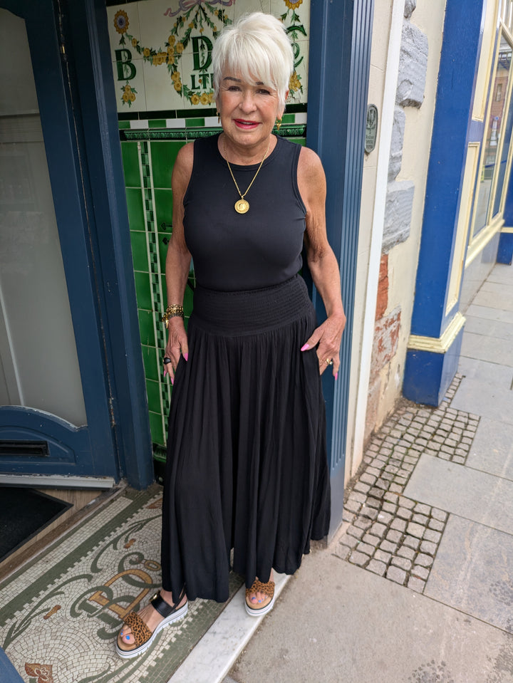 Black trousers