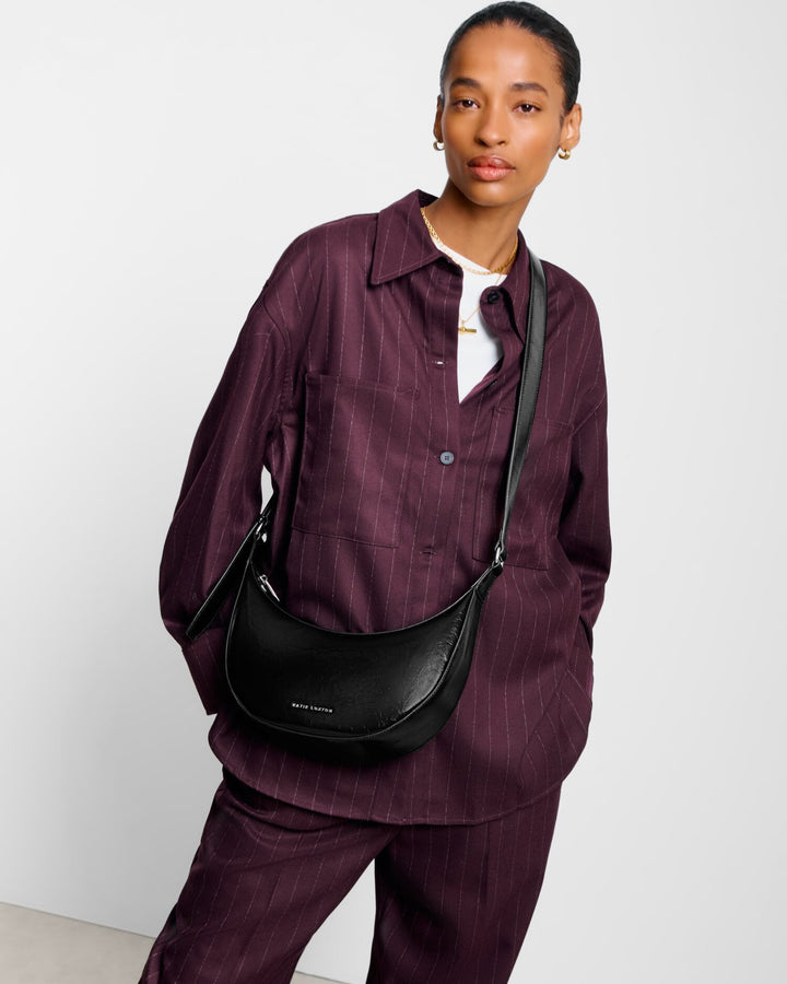 Amina patent cracke sling bag in Black