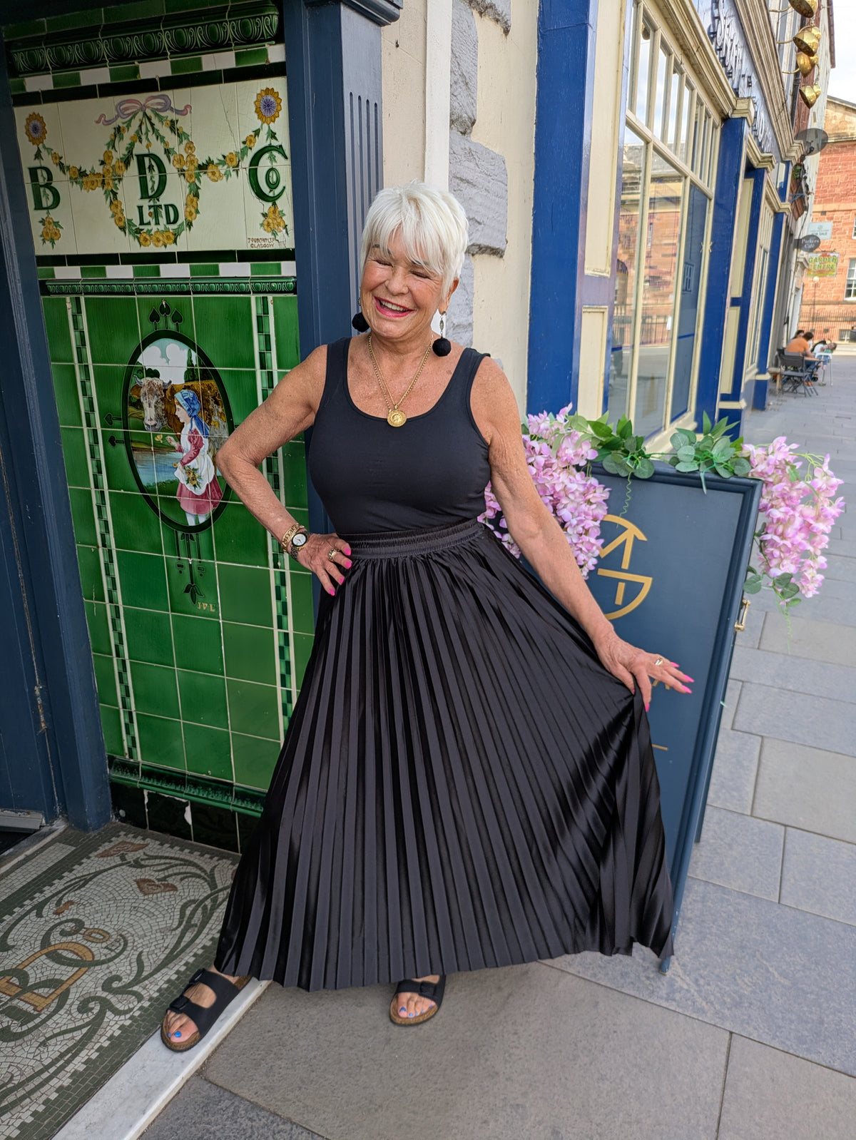 Black pleated skirt one size 8-16