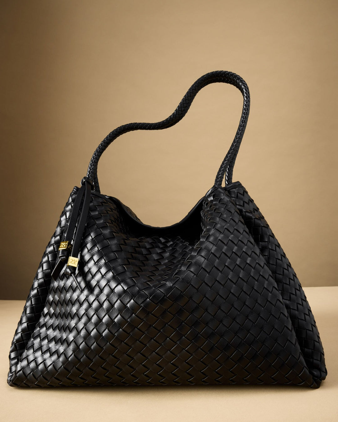 Handwoven large shoulder bag in Black