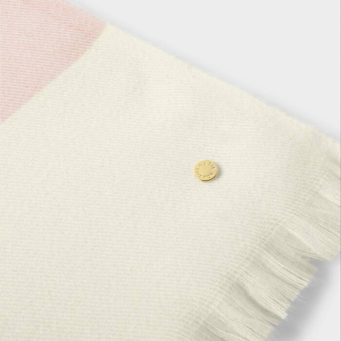 Blanket scarf in off white and pink 🩷